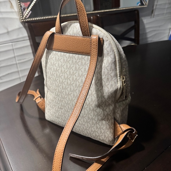 Michael kors backpack - Picture 2 of 7